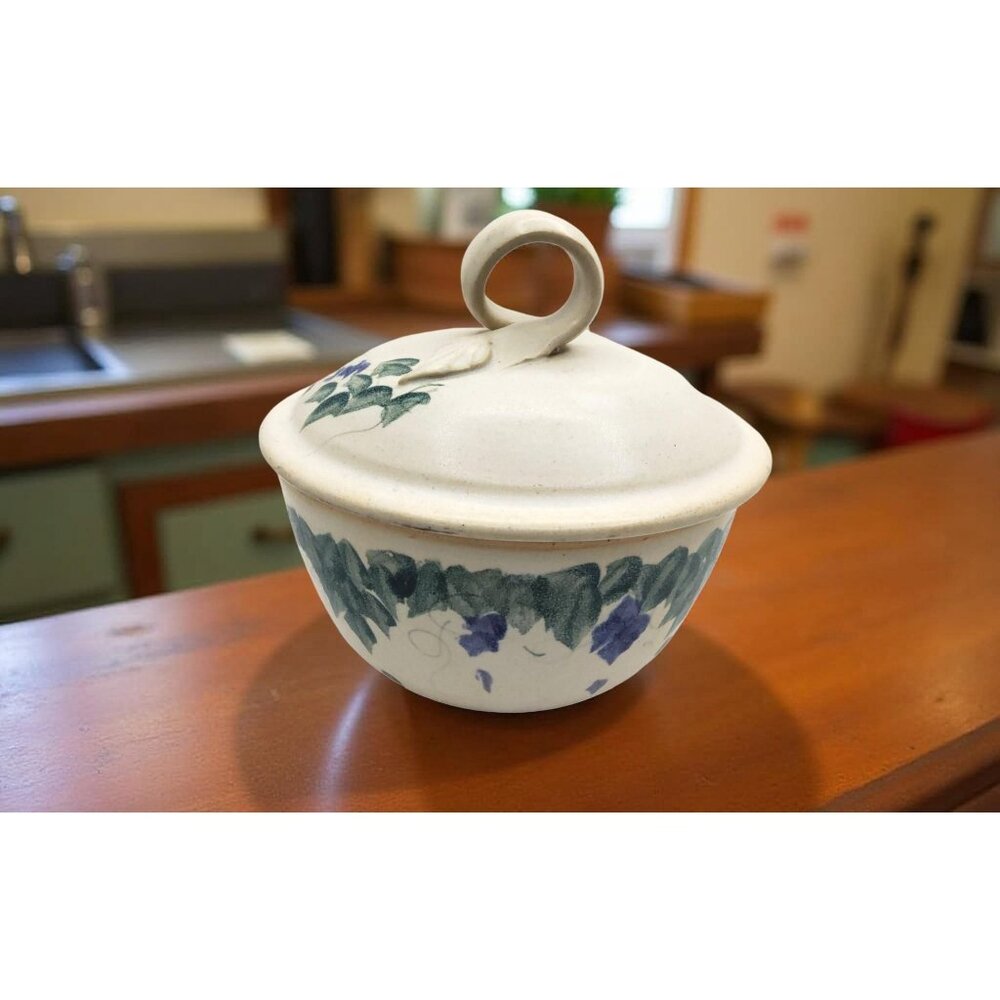 Vintage Paine Falls Pottery stoneware lidded baking dish with grape vines design - Picture 4 of 13